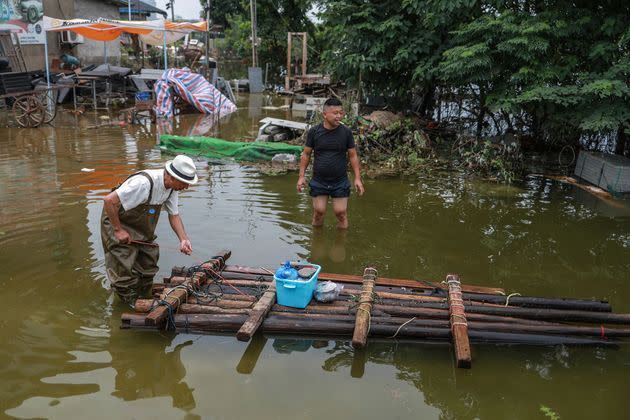 <p>Des maisons englouties jusqu'au toit, des habitants évacués en bateau et des quartiers entiers avec les pieds dans l'eau: les rives du lac Poyang, dans le centre de la Chine, paient cet été un lourd tribut aux inondations.</p>