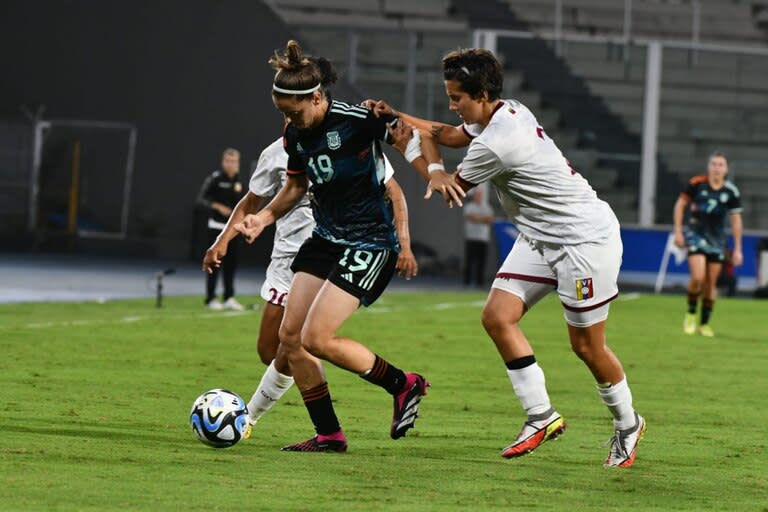 Mariana Larroquette es una de las futbolistas más experimentadas de la selección argentina; juega en León de México