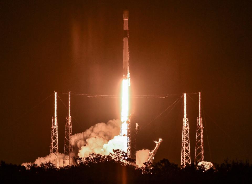 A SpaceX Falcon 9 rocket lifts off from Cape Canaveral Space Force Station, FL Monday, December 18,2023. The rocket is carrying 23 Starlink satellites. Craig Bailey/FLORIDA TODAY via USA TODAY NETWORK