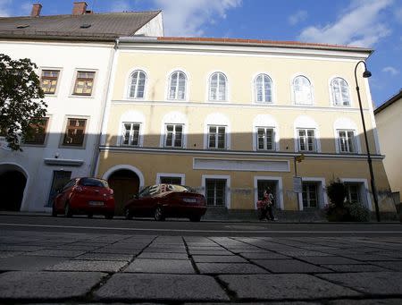 The house in which Adolf Hitler was born in Braunau am Inn, Austria, is seen in this September 24, 2012 file photo. REUTERS/Dominic Ebenbichler/Files