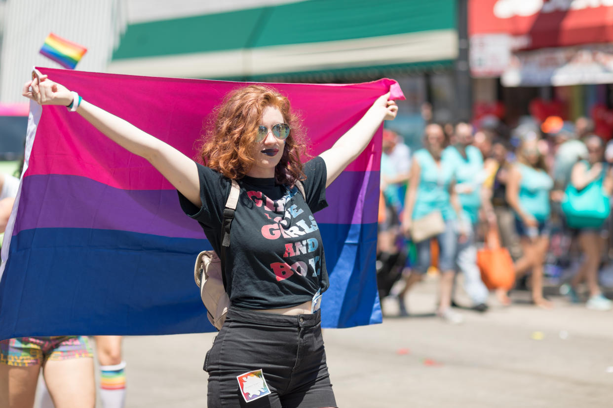 A woman is seen holding the bisexual pride flag at a recent Pride March in Chicago. (Photo: Getty Images) 