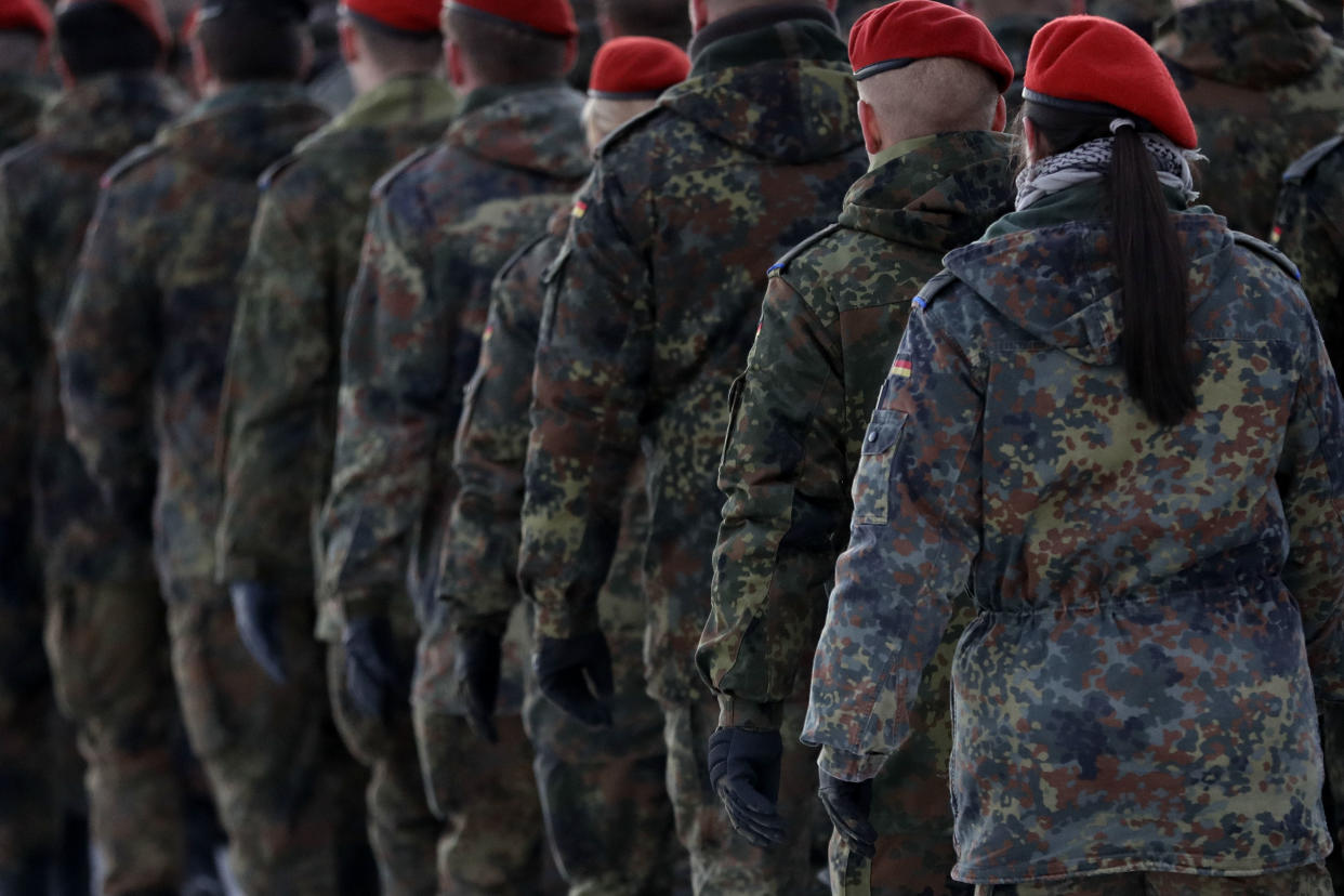 Ein Deutsch-Afghane soll für den iranischen Geheimdienst spioniert haben. (Symbolbild: AP Photo/Matthias Schrader)