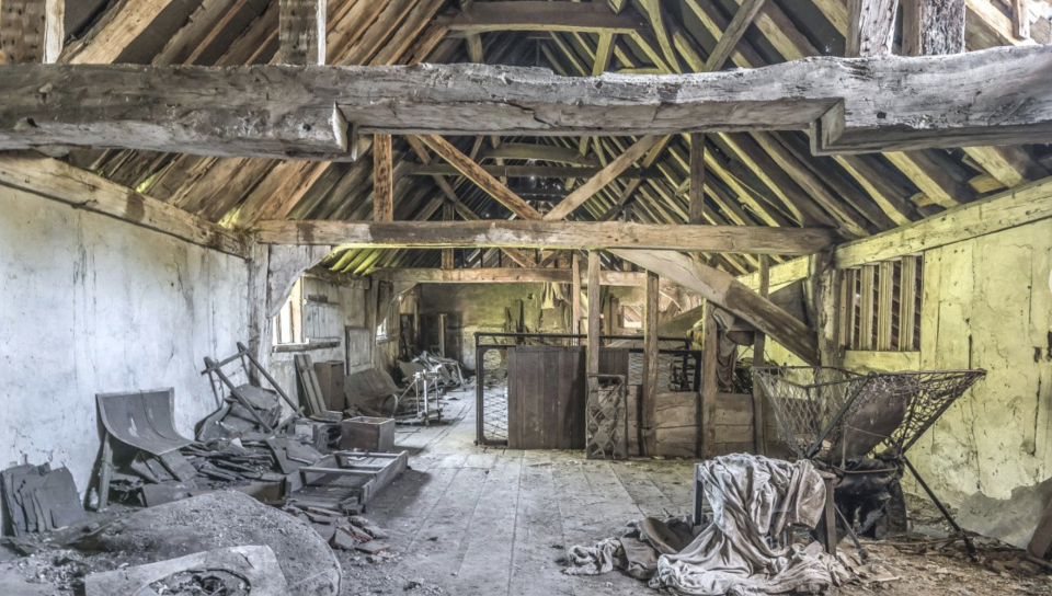 This wonderful historic property dating back to the Tudor era needs some serious work doing. 