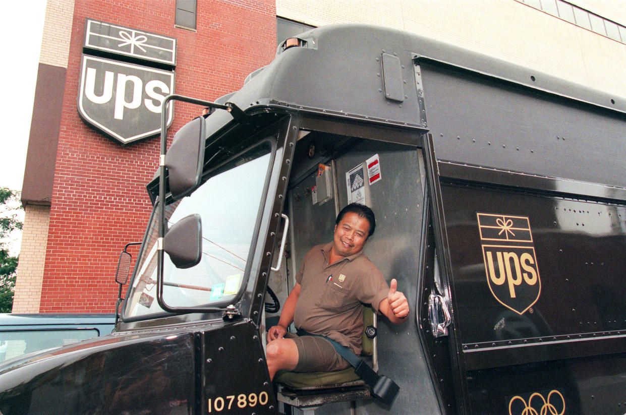UPS employee Omy Bayao gives a thumbs up as he leaves a UPS distribution center in New York 20 August 1997. AFP PHOTO/Don EMMERT 