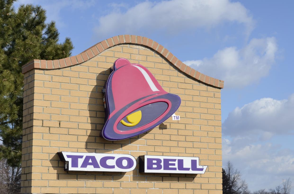 A Kentucky woman and 20 homeless people were kicked out of Taco Bell when buying food. (Photo: Getty Images)