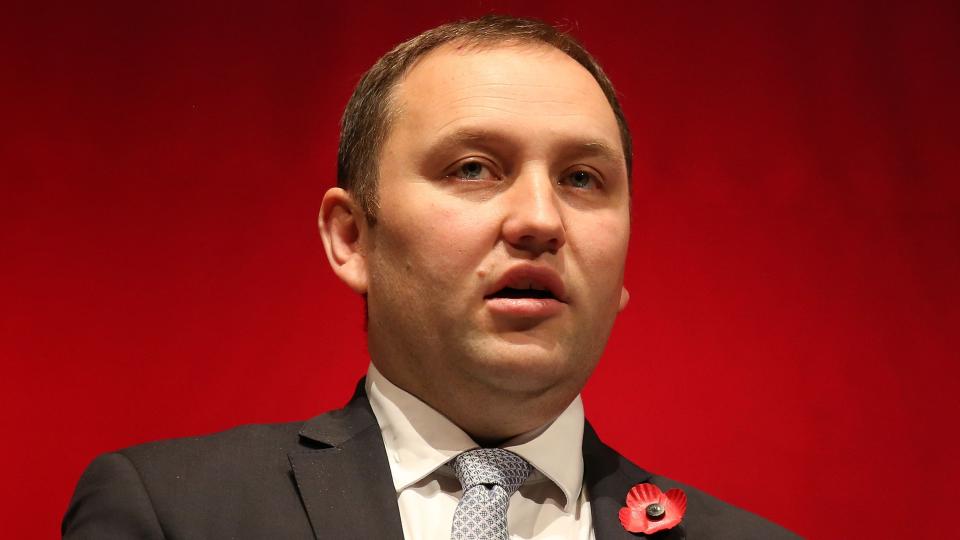 <p>Ian Murray has urged the party’s frontbench to support a second referendum.</p>