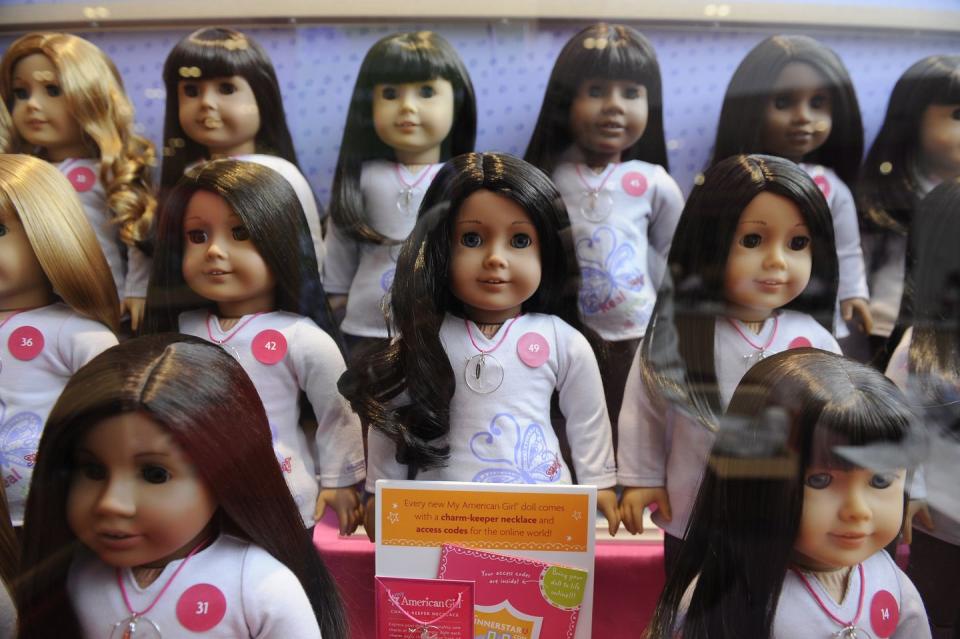 14) Almost all of the dolls have the same face.