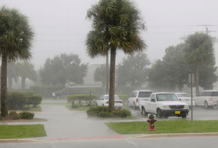 Rain falls as Hurricane Matthew approaches in Melbourne, Florida, U.S. October 6, 2016. REUTERS/Henry Romero