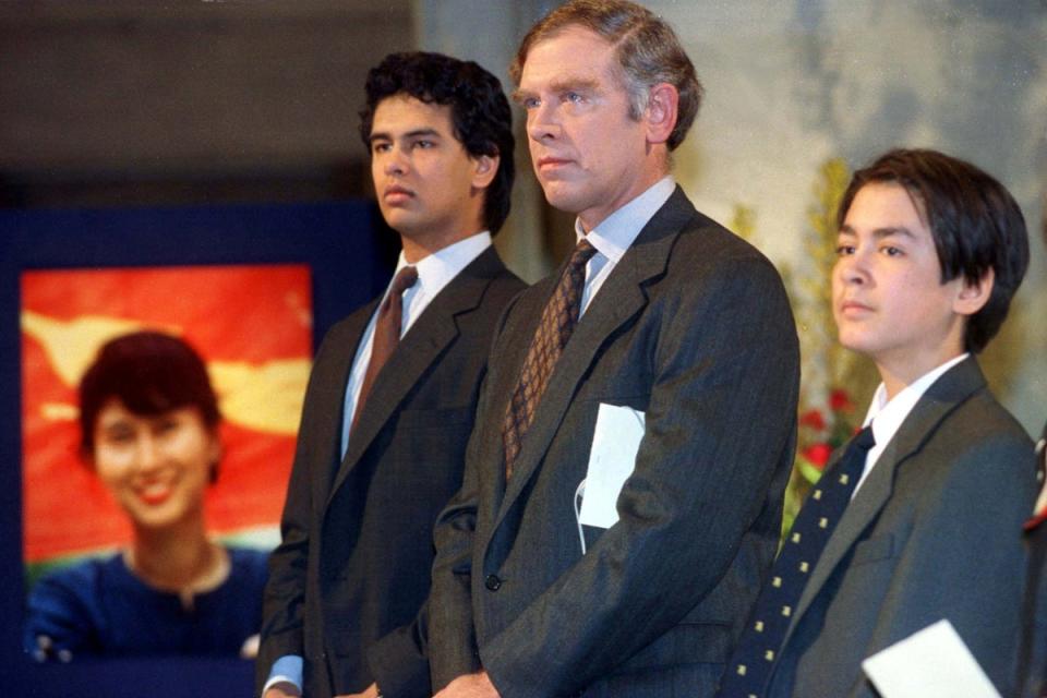 Michael Aris, with their two sons Alexander (L) and Kim (R), at Ms Suu Kyi’s Nobel Peace Prize award ceremony in 1991 (Reuters)