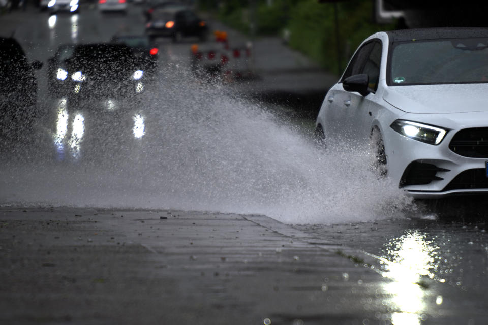 Gewitter und Starkregen sind am Samstagabend und in der Nacht zu Sonntag über NRW hinweggezogen (Bild: dpa)