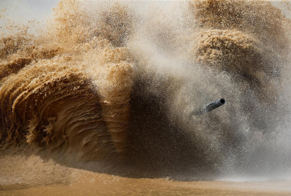 <p>A tank’s barrel is seen on the course of the Tank Biathlon competition during the International Army Games 2016 in Alabino, outside Moscow, Russia, July 30, 2016. (Photo: Maxim Zmeyev/Reuters) </p>