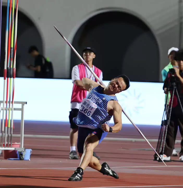 鄭兆村輕鬆摘金。李天助攝