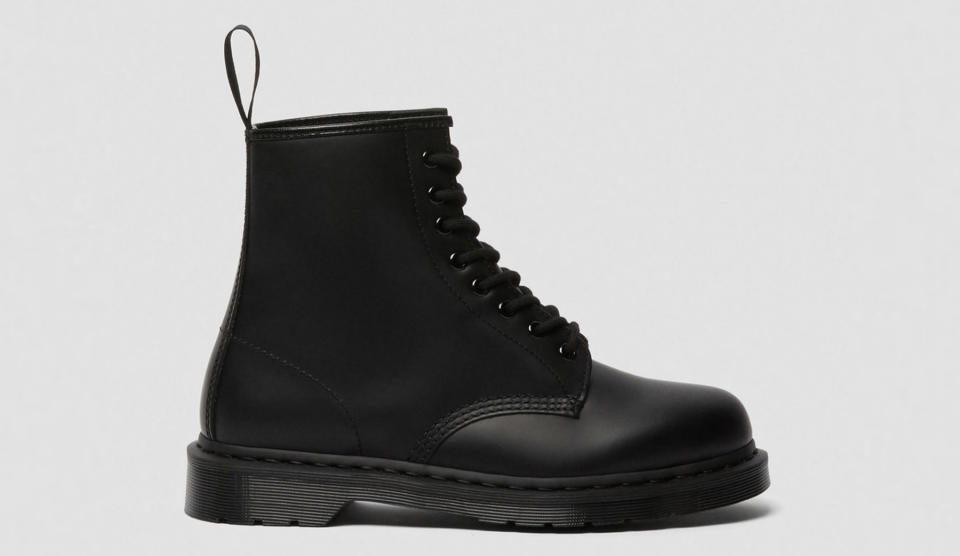 Dr. Martens, boots, black boots, combat boots, lace up boots, fall boots, winter boots, leather boots, womens boots, lug sole boots, rubber sole boots