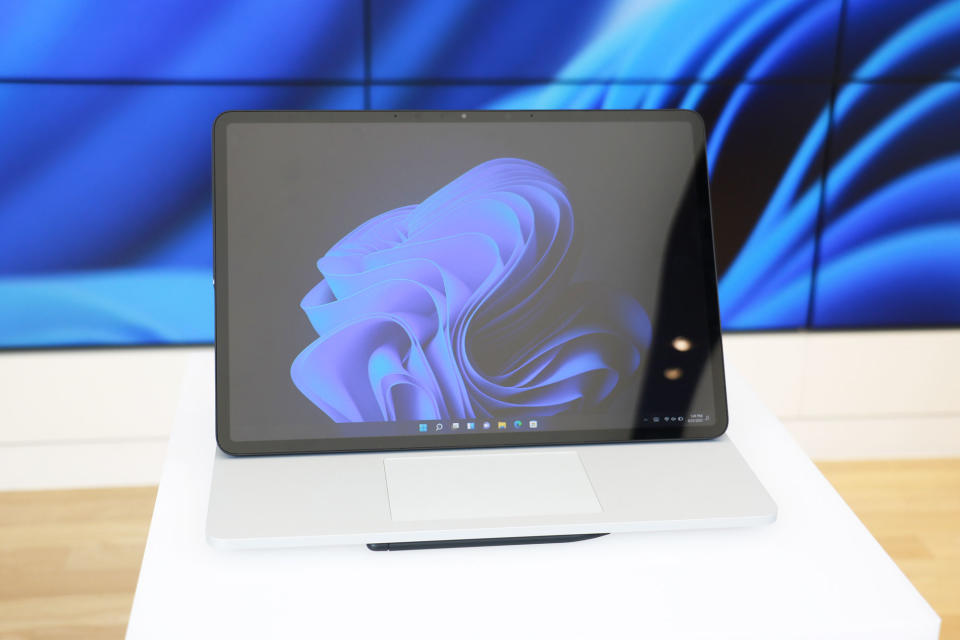 <p>Surface Laptop Studio hands on</p>
