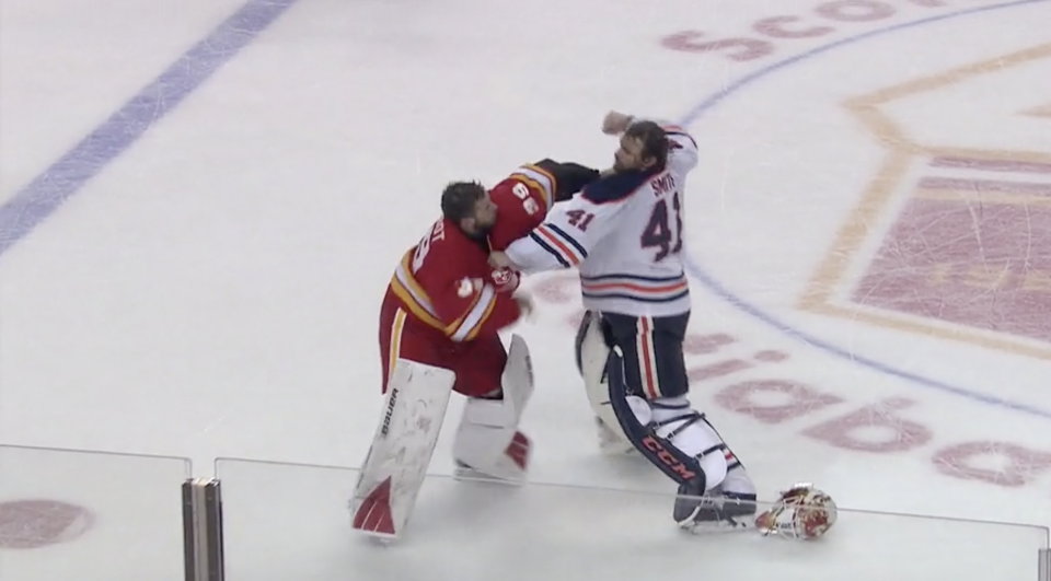 A goalie fight is pure chaos. (Sportsnet/NHLtv)