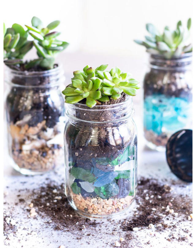 5 Minute DIY Snow Frosted Mason Jar Decorations {Magical!} - A Piece Of  Rainbow