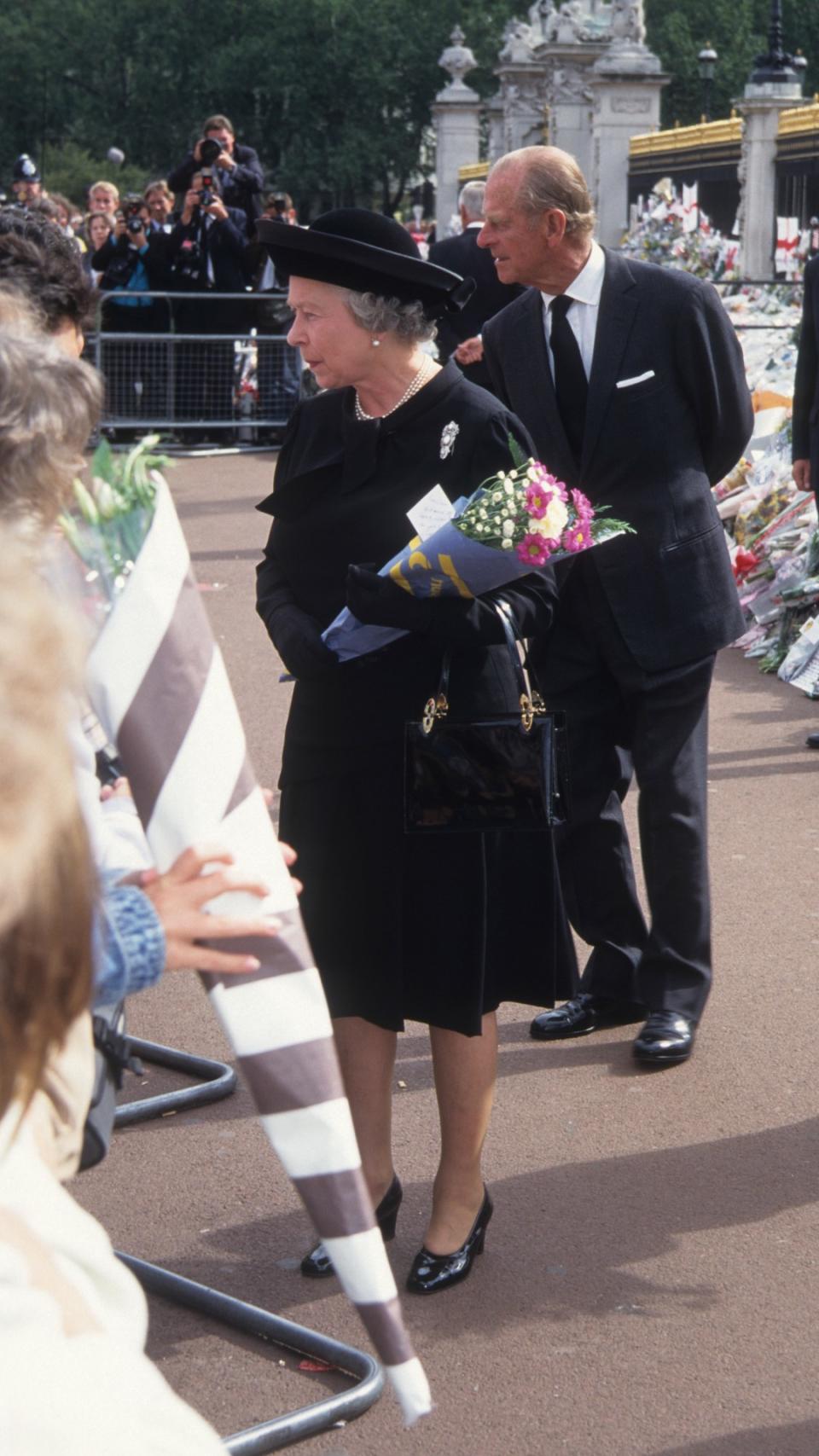 The Queen bowing her head to Diana’s coffin