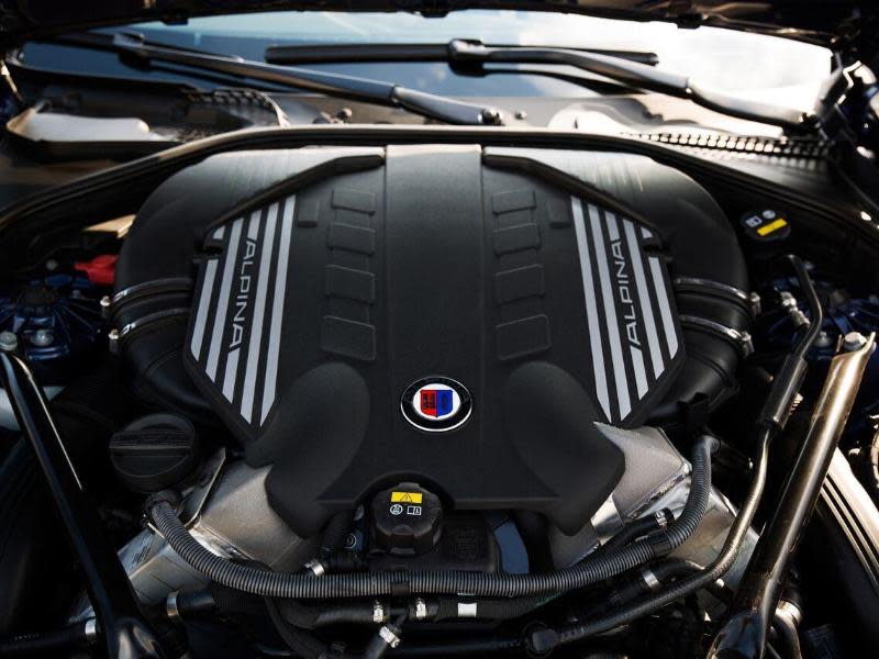 Rennwagen-Feeling bleibt nicht aus: Der B6 beschleunigt locker auf 300 km/h. Foto: BMW