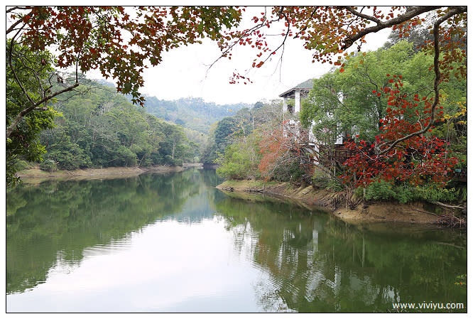 [苗栗旅遊]湖畔花時間~草莓生啤酒 坐在石頭中間泡湯絕佳感受