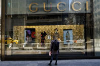 <p>A partir del cuarto puesto de la lista las diferencias son notables. En esa posición está la compañía italiana Gucci, valorada en 28.600 millones de euros. (Foto: John Smith / VIEWpress / Getty Images).</p> 