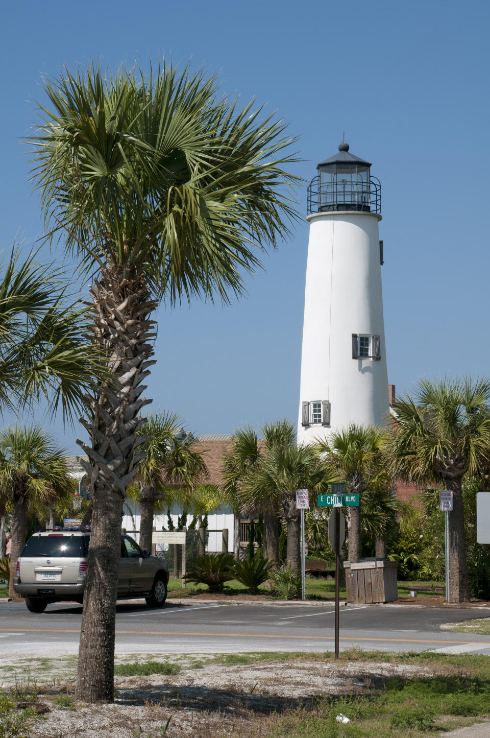 The Franklin County sheriff said he has stationed a deputy outside of Sen. Thompson's St. George Island beach home to ensure that he doesn't break a two-week quarantine.&nbsp;The lighthouse on St. George Island is seen. (Photo: Education Images via Getty Images)