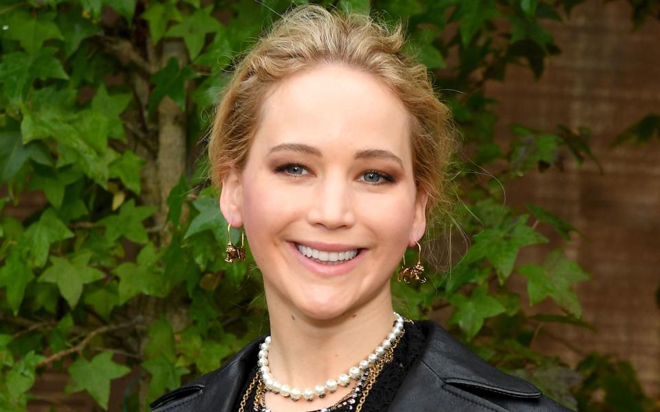 Auch der Oscar gewinnt sich oft mit links: Jennifer Lawrence nahm die Trophäe 2013 für ihre Rolle in "Silver Linings" entgegen. (Bild: Pascal Le Segretain/Getty Images for Dior)