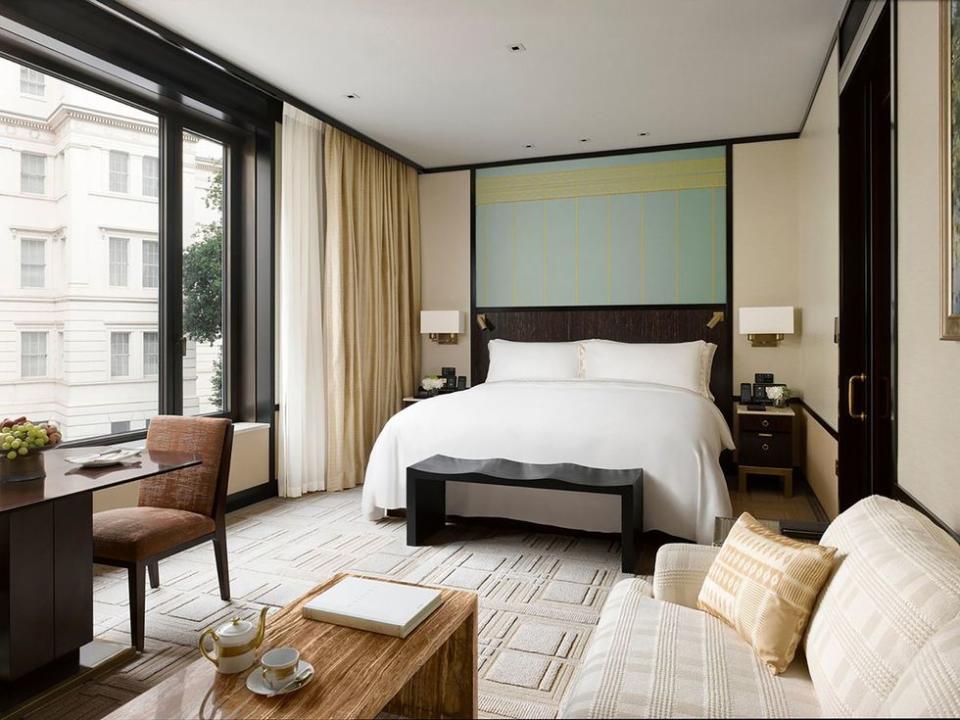 This New Luxury Hotel Offers a Little Bit of Asia in the Heart of London \u2013 \u200bThe Peninsula Hotel is now open and it only costs you $1,600 per night.