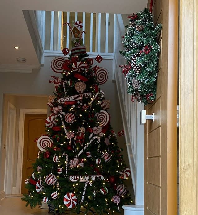 michelle-keegan-mark-wright-christmas-tree-z