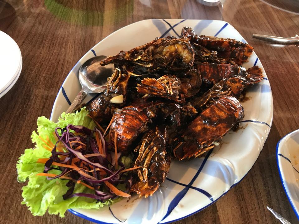 Crayfish at Kopak Jaya 007 in Tiang Wang Kang Old Settlement. (Photo: Yahoo Lifestyle Singapore/Bryan Huang)