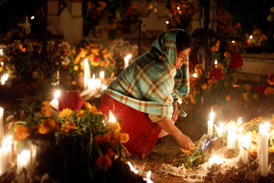 FOTOS | La tradicional velada en panteones de Oaxaca