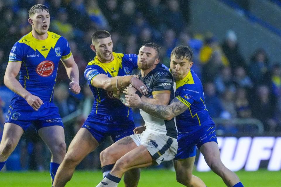 Hull full-back Jack Walker is tackled by Warrington Wolves' Danny Walker and Sam Powell when the sides last met at The Halliwell Jones Stadium in May <i>(Image: SWpix.com)</i>