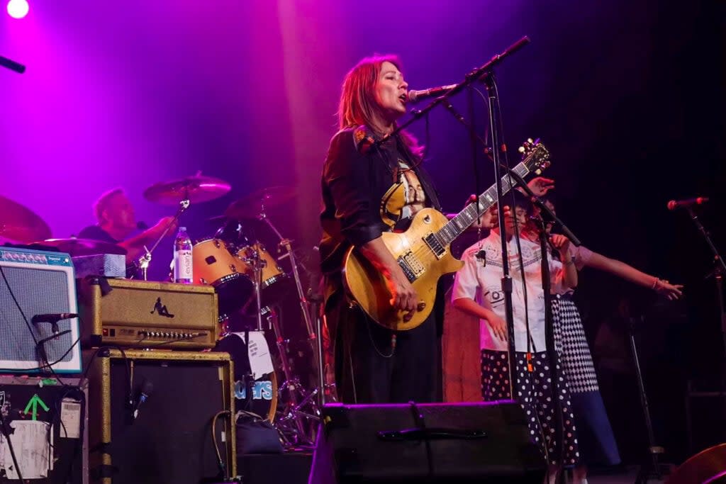 The Breeders with the Linda Lindas (Credit: Dania Maxwell / Los Angeles Times via Getty Images)