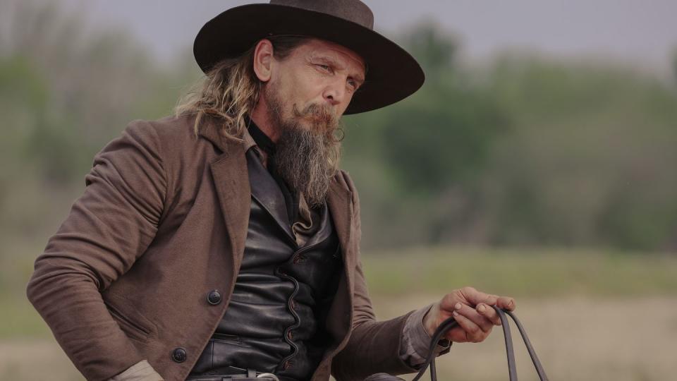 barry pepper as esau pierce in lawmen bass reeves, episode 6, season 1, streaming on paramount, 2023 photo credit lauren smithparamount