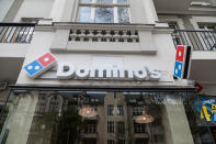 <p>2010 eröffnete die erste Filiale der Pizza-Kette in Deutschland, nachdem ein Expansionsversuch in den 80er-Jahren gescheitert war. Mit der Übernahme von Joey’s Pizza Deutschland konnte sich Domino’s im Februar 2016 zur größten Kette ihrer Art hierzulande etablieren. (Foto: ddp) </p>