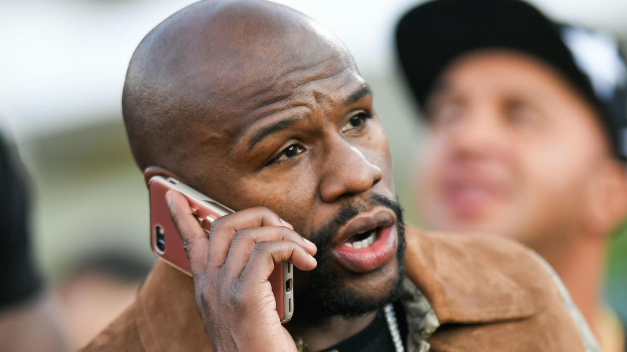 Floyd Mayweather gets a phonecall. (Getty)