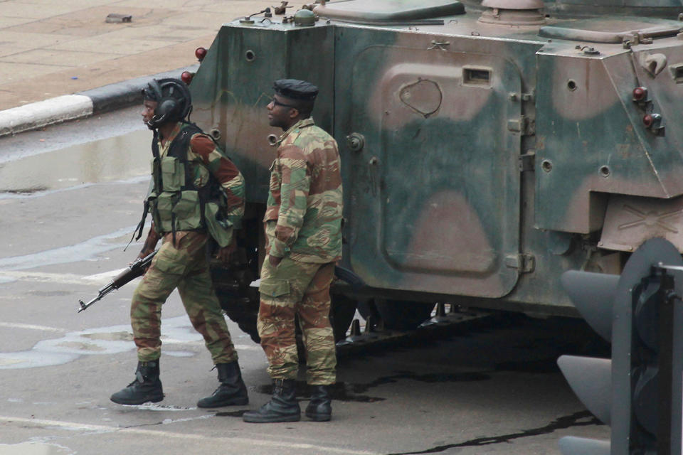 <p>Armed soldiers stand by an armored vehicle on the road leading to President Robert Mugabe’s office in Harare, Zimbabwe Wednesday, Nov. 15, 2017. (Photo: Tsvangirayi Mukwazhi/AP) </p>