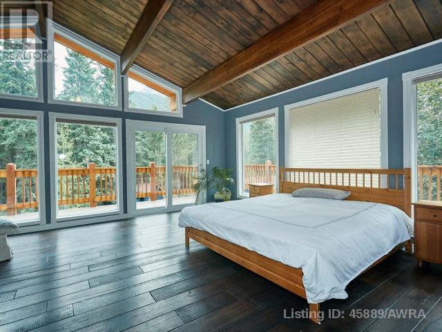 <p><a rel="nofollow noopener" href="https://www.zoocasa.com/lac-des-arcs-ab-real-estate/5150273-14-heart-rise-lac-des-arcs-ab-t1w2w3-45889" target="_blank" data-ylk="slk:14 Heart Rise, Lac Des Arcs, Alta.;elm:context_link;itc:0;sec:content-canvas" class="link ">14 Heart Rise, Lac Des Arcs, Alta.</a><br> There are five bedrooms in the home, including the master bedroom with floor-to-ceiling windows.<br> (Photo: Zoocasa) </p>