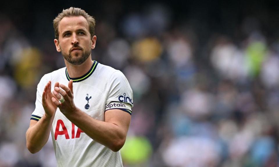 Tottenham Hotspur’s English striker Harry Kane applauds the fans following the match between Tottenham Hotspur and Brentford at Tottenham Hotspur Stadium in London, on 20 May 2023