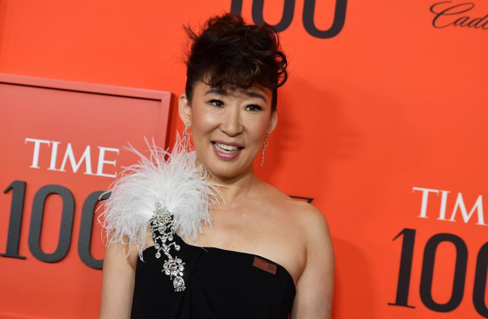 Sandra Oh arrives on the red carpet (AFP/Getty Images)