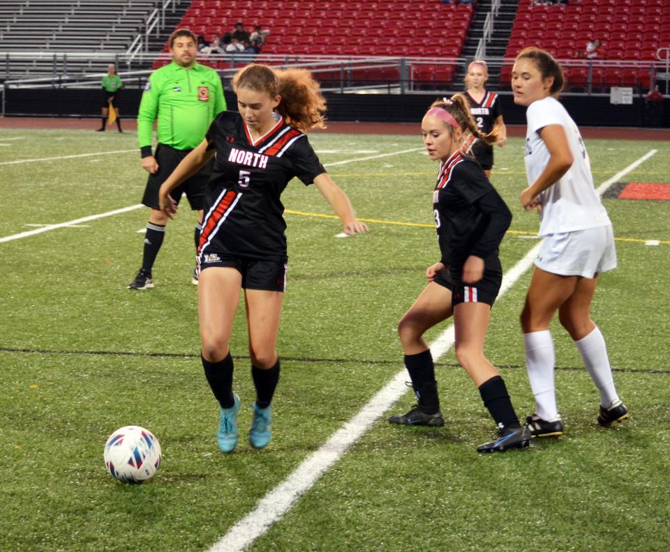 North Hagerstown's Samantha O'Connor controls the ball against Smithsburg at Mike Callas Stadium on Sept. 29, 2022.