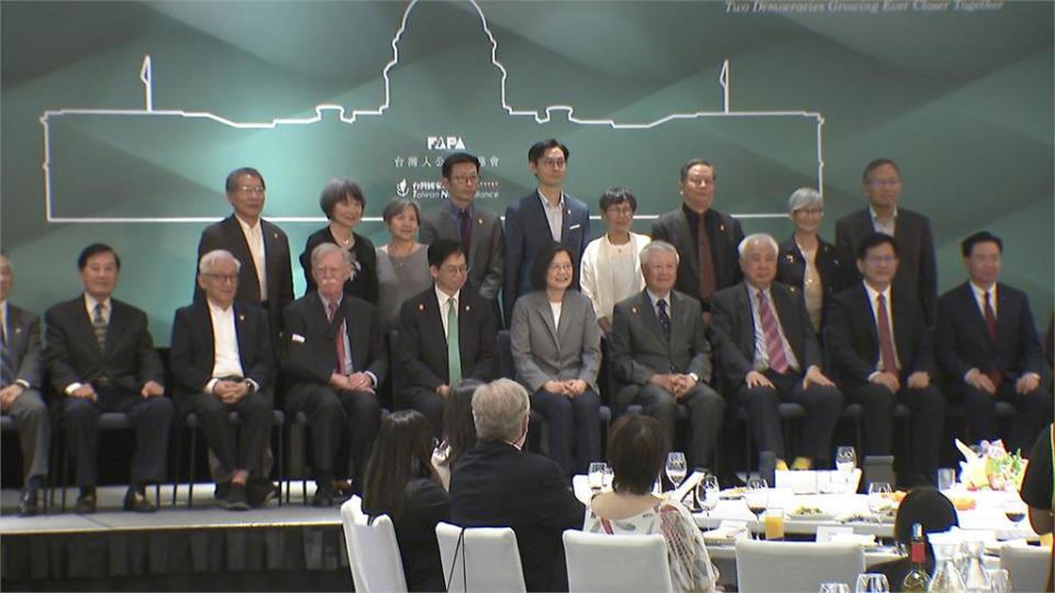 蔡賴出席FAPA40周年晚會　波頓、曹興誠演講力挺