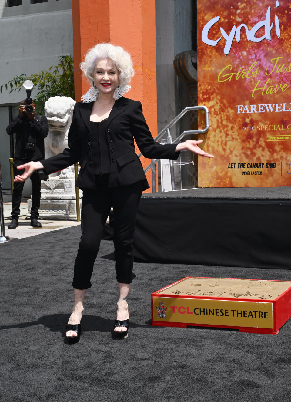 cyndi lauper, hand and footprint ceremony, shoes