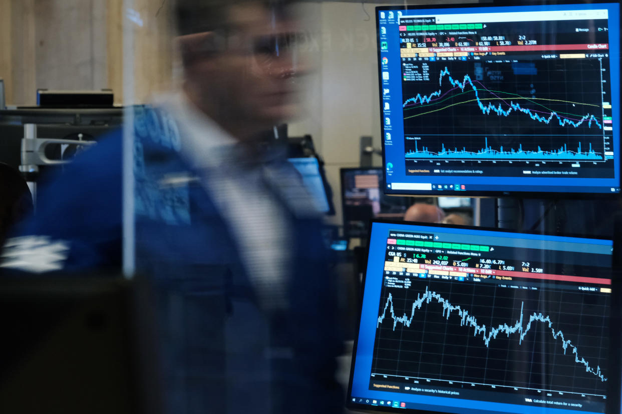 NEW YORK, NEW YORK - AUGUST 26: Traders work on the floor of the New York Stock Exchange (NYSE) on August 26, 2022 in New York City. The Dow Jones Industrial Average dropped more than 1000 points following a speech by federal Reserve Chairman Jerome Powell that the Fed will again raise interest rates as inflation continues to drag on the American economy. (Photo by Spencer Platt/Getty Images)