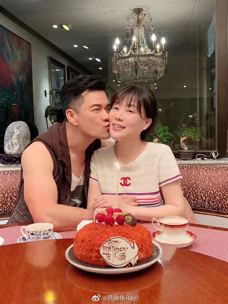 呂良偉與小15老婆楊小娟結婚至今，婚姻幸福美滿。（圖／翻攝自呂良偉微博）