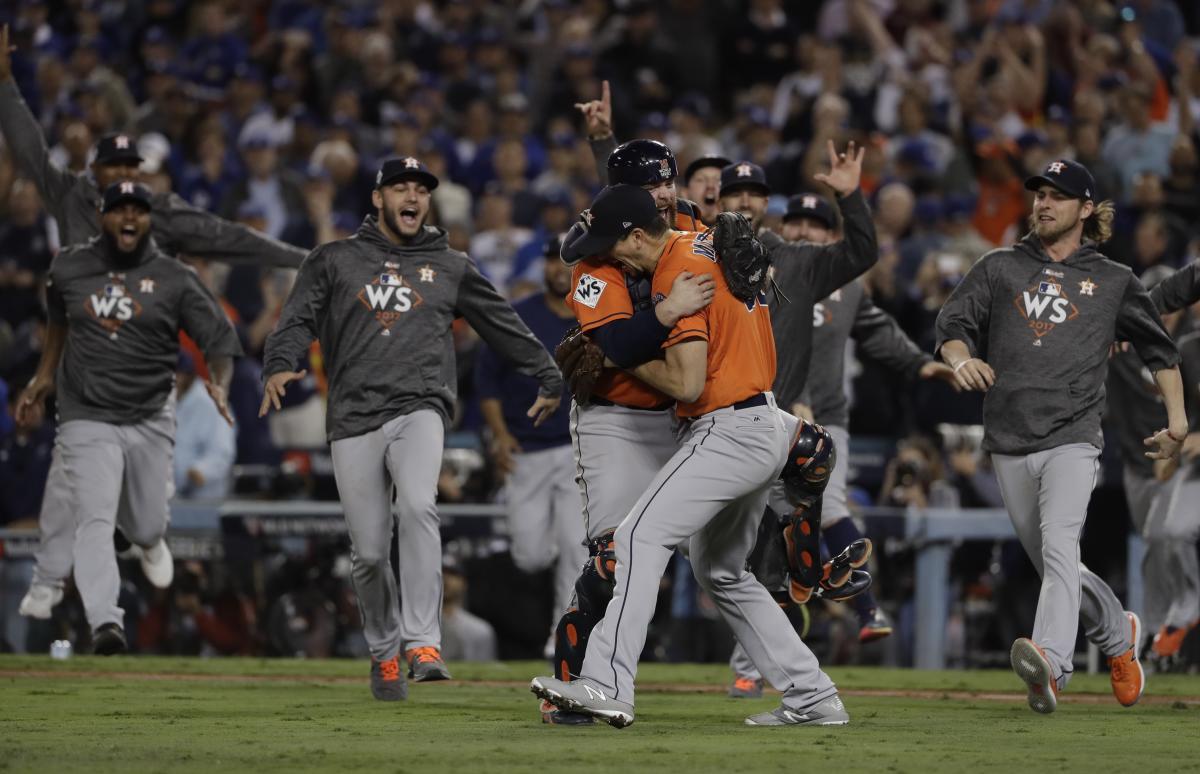 How to get ejected from Yankee stadium -- FANS GO CRAZY on the Astros!! 