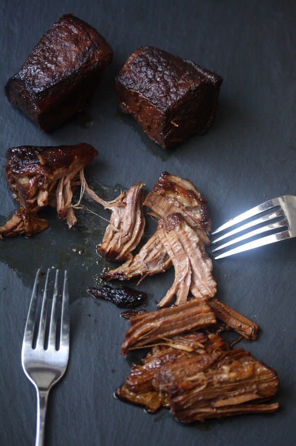 <strong>Get the <a href="http://feedmephoebe.com/2013/10/feeding-friends-slow-cooker-brisket/" target="_blank">Slow Cooker Brisket recipe</a> from Feed Me Phoebe</strong>