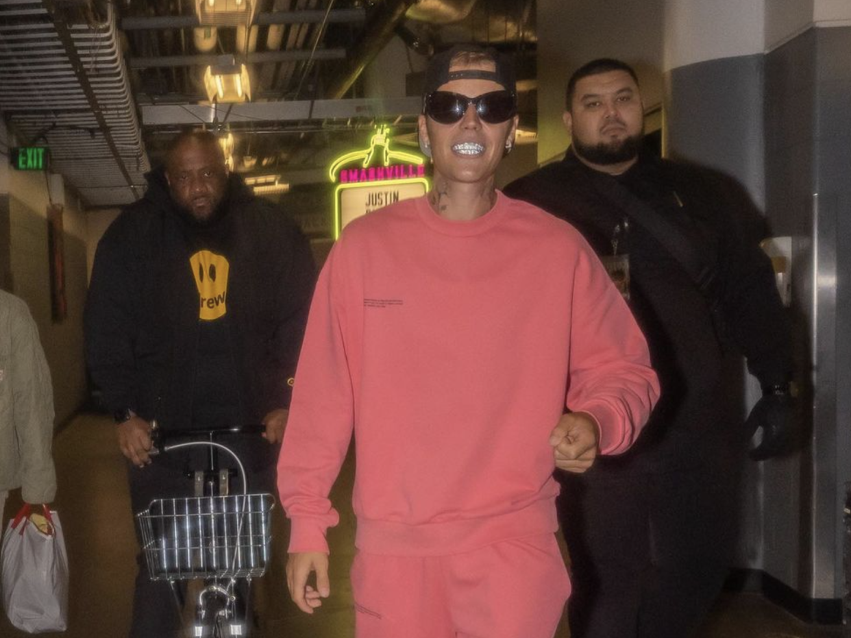 justin bieber pink sweatshirt - Credit: @justinbieber