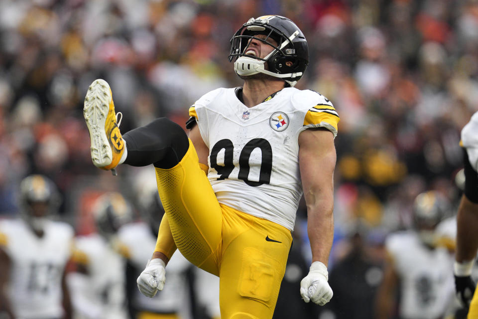 Pittsburgh Steelers linebacker T.J. Watt (90) celebrate sacking Cincinnati Bengals quarterback Jake Browning during the second half of an NFL football game in Cincinnati, Sunday, Nov. 26, 2023. The Steelers won 16-10.(AP Photo/Jeffrey Dean)