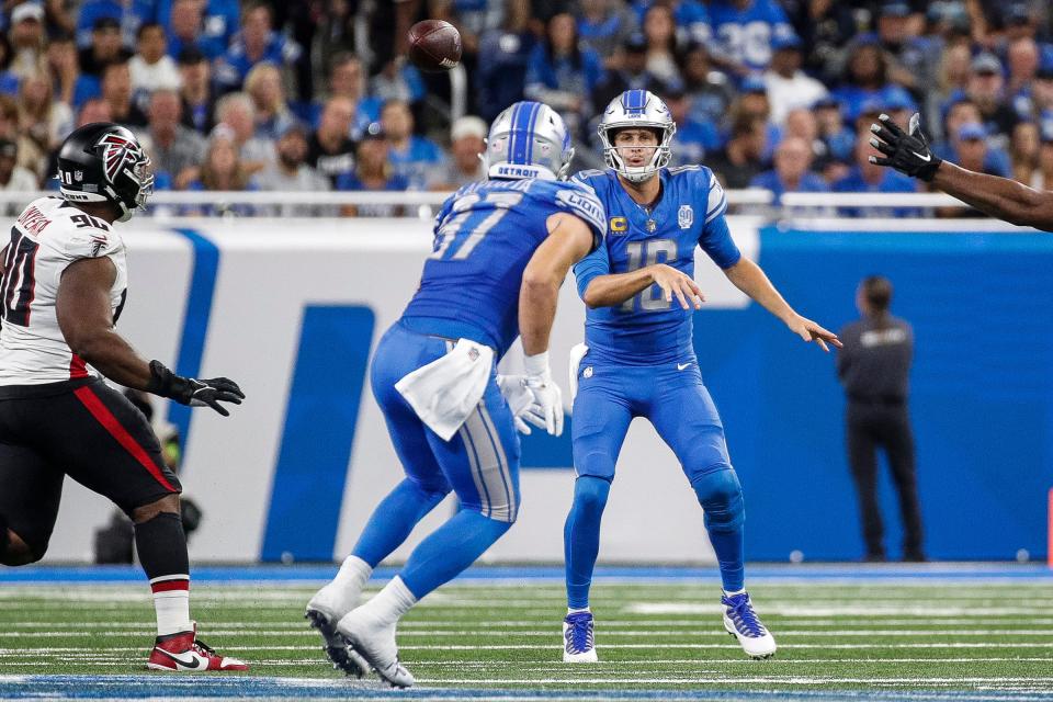 Detroit Lions quarterback Jared Goff (16) makes a pass to tight end Sam LaPorta (87) against <a class="link " href="https://sports.yahoo.com/nfl/teams/atlanta/" data-i13n="sec:content-canvas;subsec:anchor_text;elm:context_link" data-ylk="slk:Atlanta Falcons;sec:content-canvas;subsec:anchor_text;elm:context_link;itc:0">Atlanta Falcons</a> during the first half at Ford Field in Detroit on Sunday, Sept. 24, 2023.