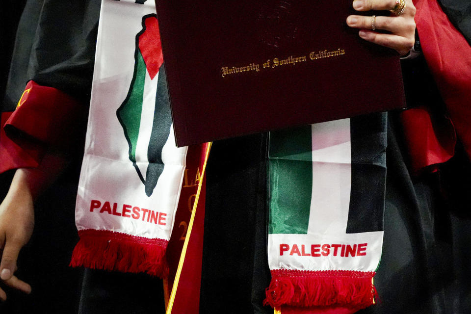 Palestinian insignia in a graduate. (Ryan Sun / AP)
